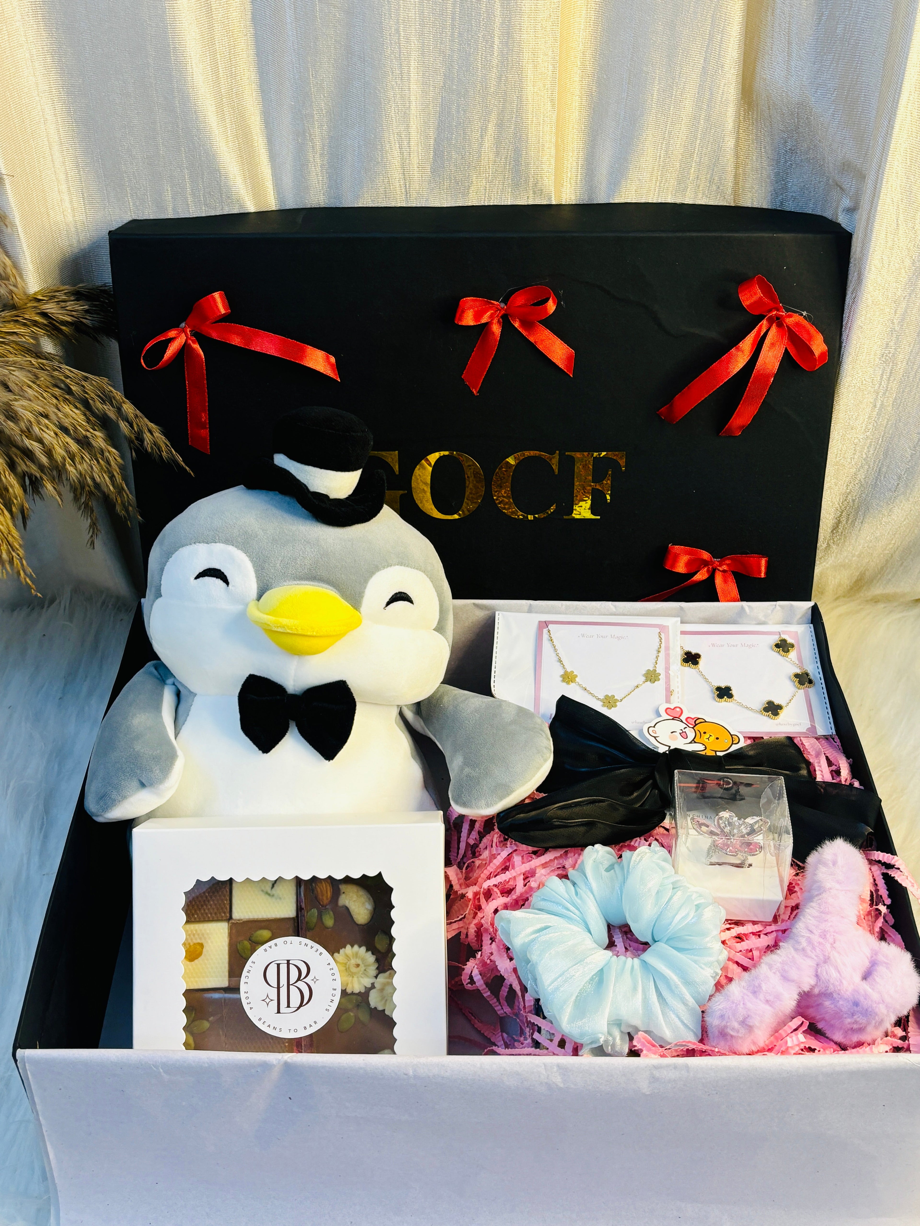 Gift hampers, Gift hamper for her, Gift hamper online, Gifts for her, online female gifts