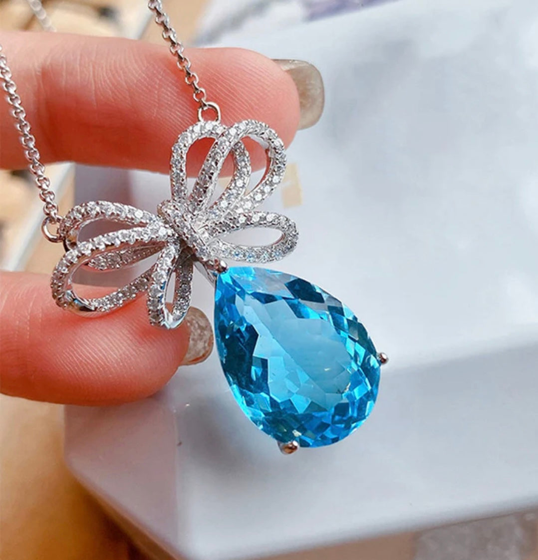 Azura necklace/Pendant