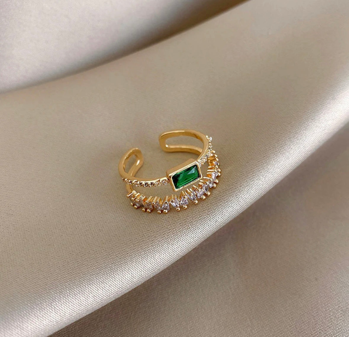 Green emerald ring