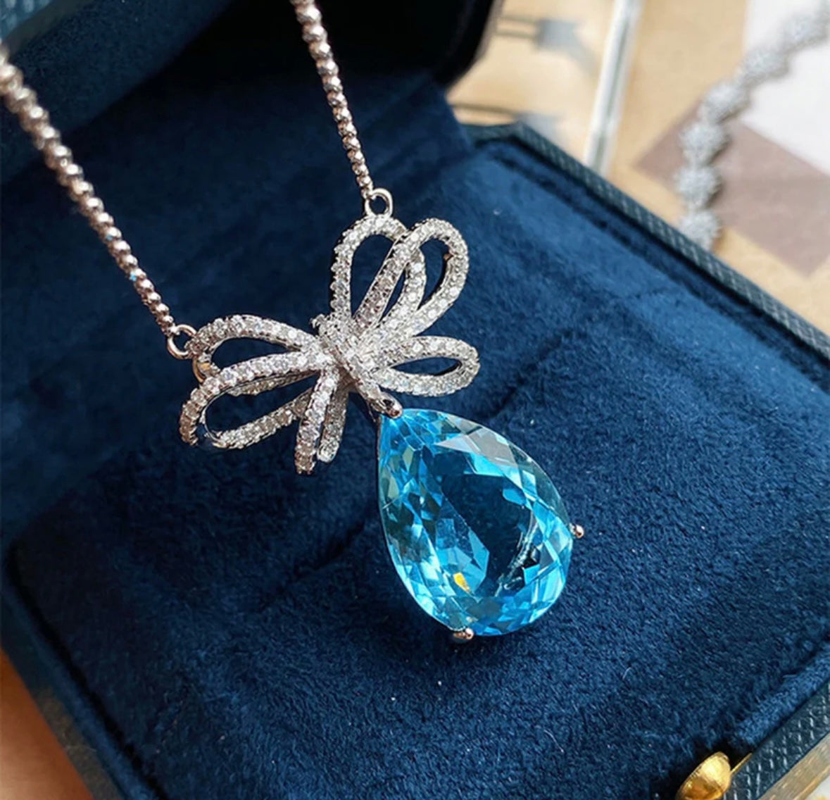 Azura necklace/Pendant