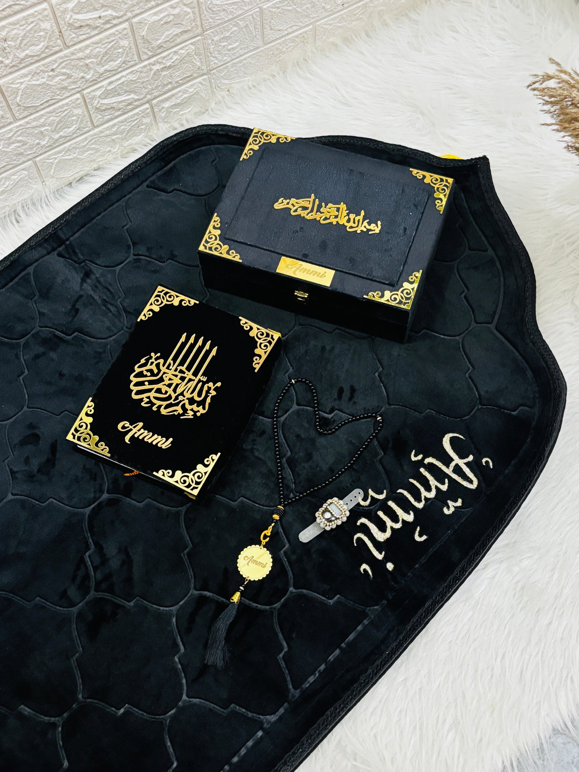 Quran hamper in black for Ammi