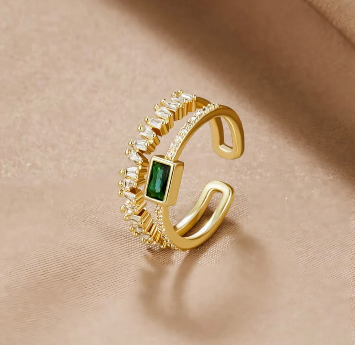 Green emerald ring
