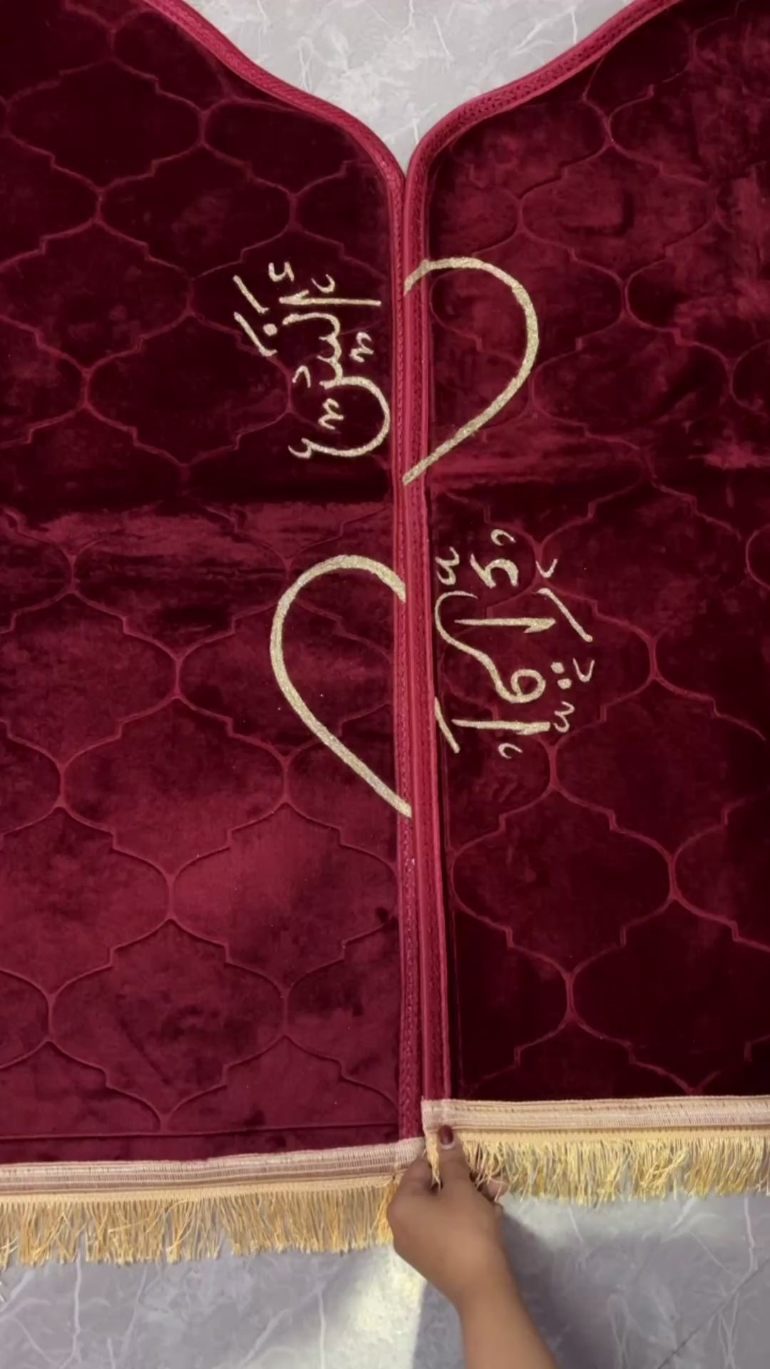 Maroon Couple Janamaz